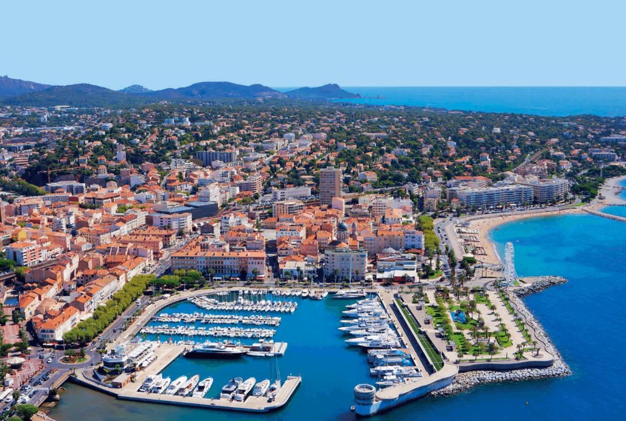 Oasis Des Grands Pins - Saint-Raphael - Residence Privee Avec Grande Piscine & Tennis Privee Bagian luar foto